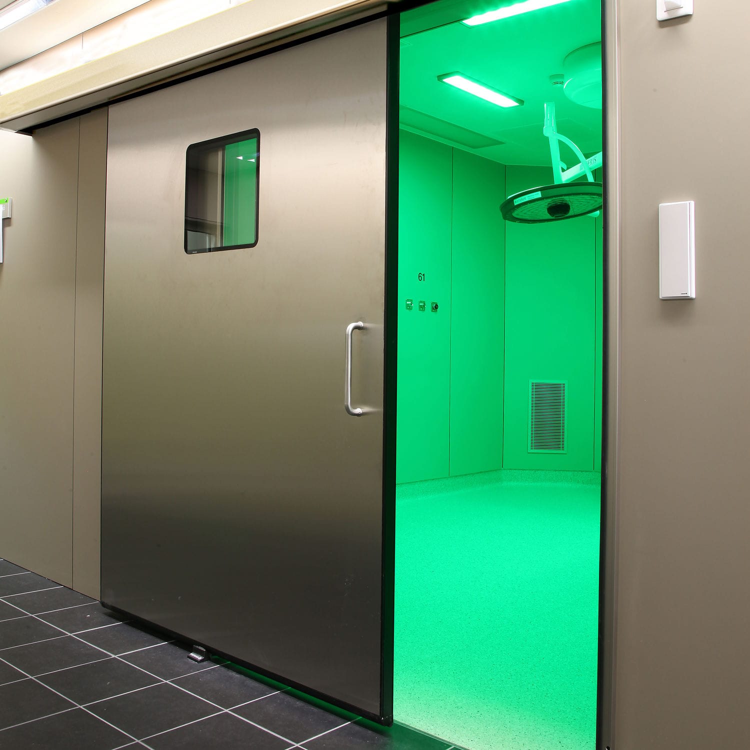 Hermetik və xəstəxana qapıları